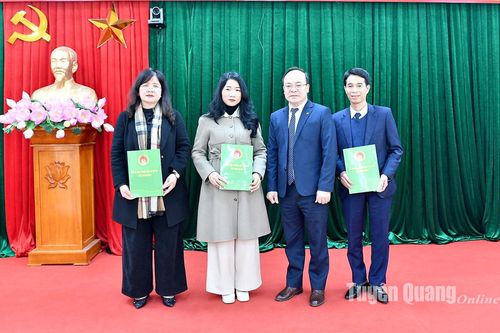 Hội nghị công bố điều động cán bộ chuyển công tác và bàn giao nhiệm vụ giữa các sở, ngành