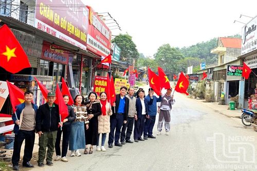 Thiêng liêng đường cờ Tổ quốc