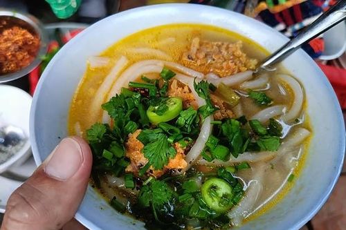 Lan man bánh canh xứ Huế
