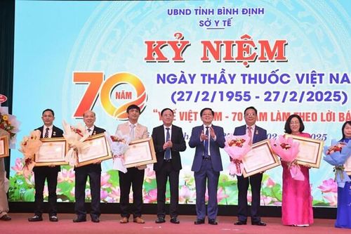 Bình Định: Phong tặng danh hiệu Thầy thuốc ưu tú cho 7 cá nhân