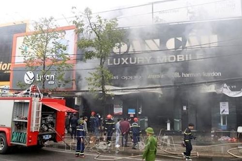 Cháy cửa hàng điện thoại lớn nhất ở trung tâm TP Đồng Hới