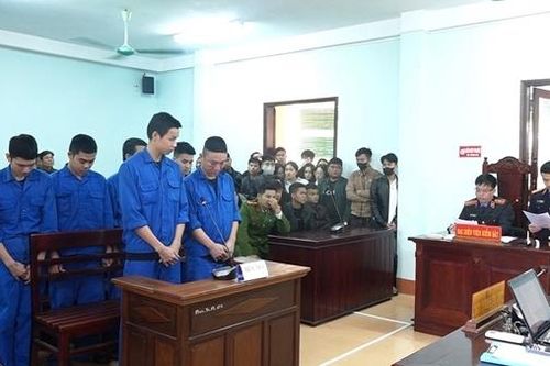 Nhậu say, 6 thanh niên thuê quán karaoke để... chơi ma túy