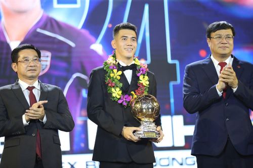 Giành Quả bóng vàng, Tiến Linh dùng toàn bộ tiền thưởng làm từ thiện