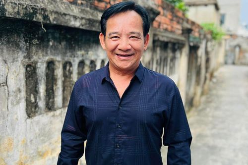Quang Tèo: 'Không có show nhưng để vợ vui, tôi ra ghế đá ngồi cho hết giờ'