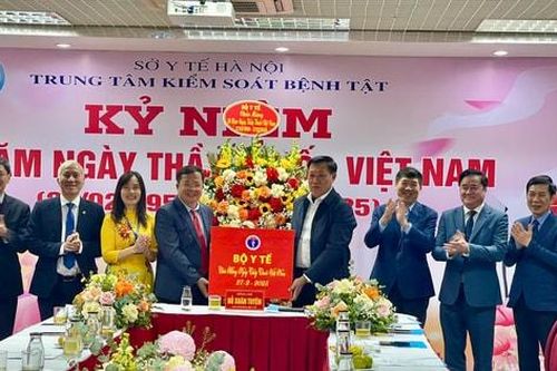 Cần có chính sách ưu đãi đặc thù cho cán bộ y tế dự phòng