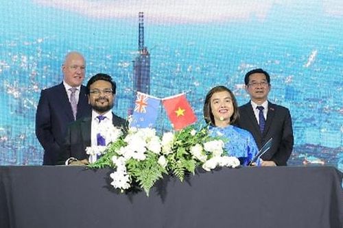 Thủ tướng New Zealand chứng kiến FPT Long Châu ký hợp tác chiến lược với Anlene vì một Việt Nam khỏe mạnh