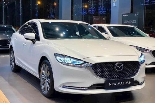 Giá lăn bánh Mazda6 mới nhất giảm sâu, rẻ hơn hẳn Toyota Camry, Honda Accord sợ không so lại doanh số