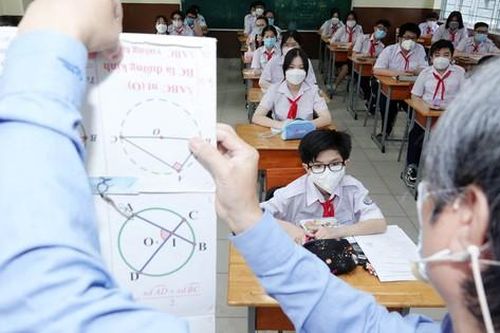 Giáo viên nghỉ hưu trước tuổi được quy định thế nào?