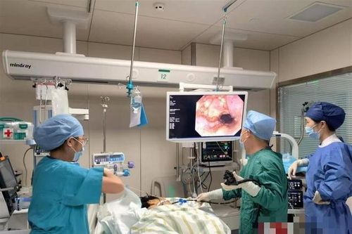 Người đàn ông 60 tuổi bị xuất huyết dạ dày sau khi ăn rau theo cách này
