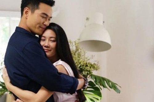 Chưa từng nói 3 từ 'anh yêu em' nhưng cách người đàn ông này chăm vợ gần 50 năm còn hơn cả yêu