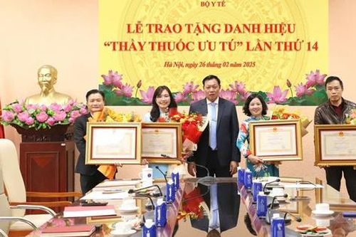 Trao tặng danh hiệu Thầy thuốc Ưu tú cho 4 cá nhân thuộc Cơ quan Bộ Y tế