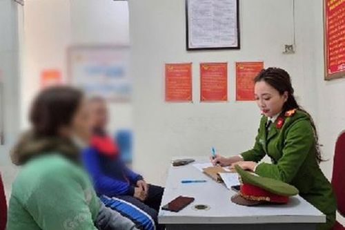 Thông tin người phụ nữ bị 'dí tô vít vào người, ép trả tiền' tại quán sửa xe là không chính xác