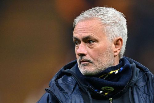 Để 'miệng đi quá xa', Mourinho nhận án phạt nặng