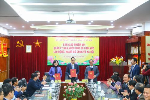 Bàn giao nhiệm vụ quản lý Nhà nước về lao động, người có công và xã hội