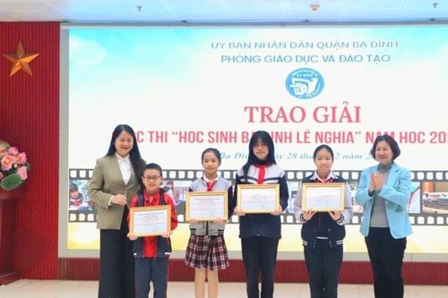 Trao giải cuộc thi 'Học sinh Ba Đình lễ nghĩa'