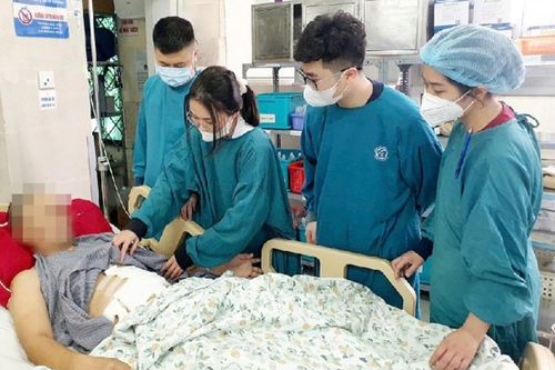 Người đàn ông trẻ phải cắt 1,5 mét ruột vì một thói xấu khó bỏ