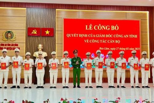 Công bố quyết định giải thể Công an cấp huyện