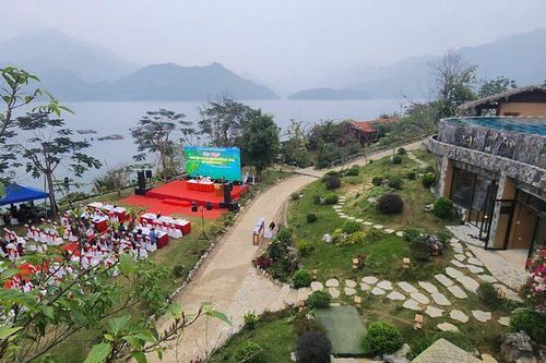 Thúc đẩy du lịch lòng hồ Đà Bắc