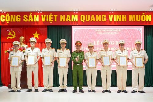 Công bố Quyết định đối với cán bộ Công an quận Hải Châu sau khi giải thể