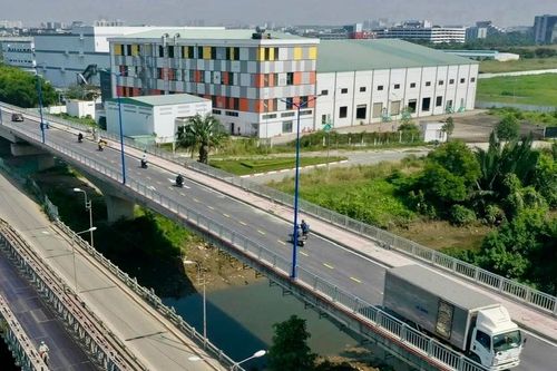 Thông xe trước nhánh trái cầu Tăng Long TP Thủ Đức