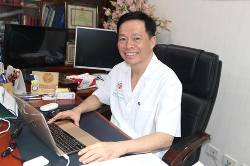 Người chiến sĩ áo trắng tiên phong trong phẫu thuật ghép chi thể