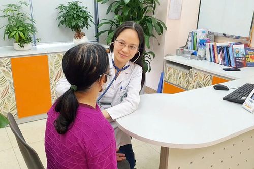Giải 'bài toán' nâng cao thu nhập cho nhân viên y tế