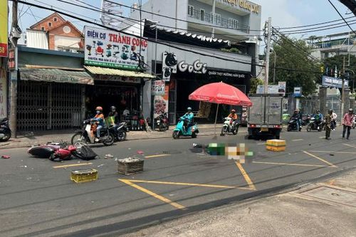 TP HCM: Va chạm với xe tải, người đàn ông đi xe máy tử vong tại chỗ