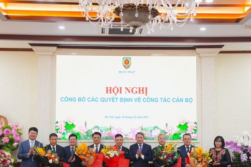 Bộ Tư pháp công bố các quyết định về công tác cán bộ