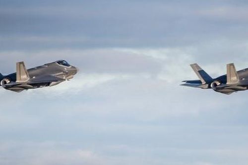 Hai chiến đấu cơ tàng hình F-35 xuất kích bảo vệ không phận Ba Lan