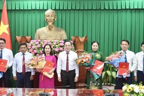 Trao quyết định của Ban Thường vụ Tỉnh ủy Trà Vinh về công tác cán bộ