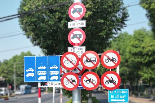 Người dân Đồng Nai than trời giữa 'rừng' biển báo chồng chéo