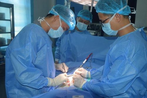 Bệnh xá đảo Song Tử Tây cấp cứu thành công cho ngư dân bị viêm ruột thừa cấp