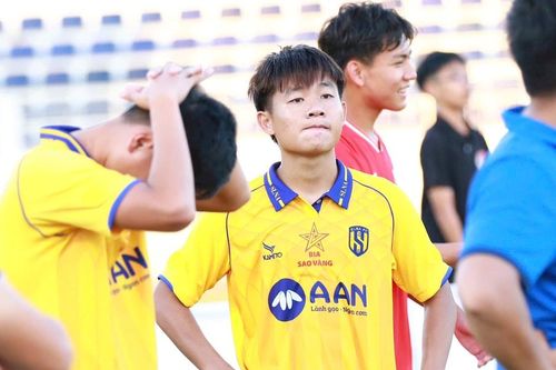 Nỗi buồn của cổ động viên, cầu thủ U19 Sông Lam Nghệ An sau thất bại ở trận chung kết Giải U19 Quốc gia
