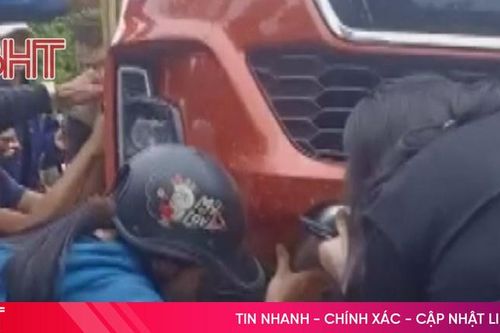 Thoát chết thần kỳ dưới gầm xe bán tải