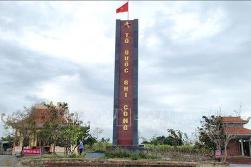 UBND tỉnh Gia Lai yêu cầu kiểm tra công trình kỳ đài mới xây đã hỏng