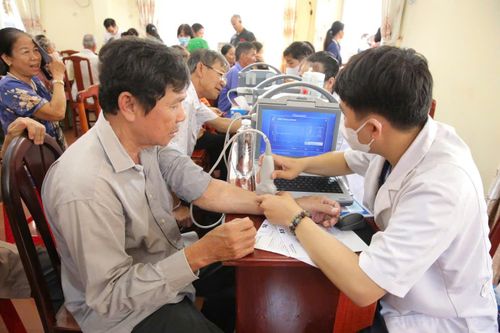 TTXVN đồng hành chăm sóc sức khỏe cộng đồng tại Bình Phước