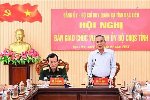 Bàn giao chức vụ Chính ủy Bộ Chỉ huy Quân sự tỉnh Bạc Liêu