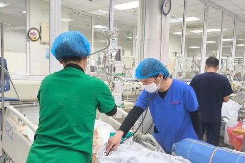 Thiếu nữ bị sốc nhiễm khuẩn do tụ cầu vàng