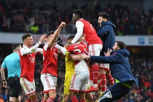 Arsenal lập kỷ lục 'không tưởng' dù bị Liverpool bỏ xa