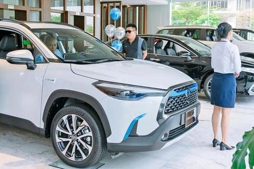 Được, mất khi mua ô tô tồn kho