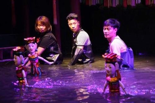Trăn trở chuyện nghề của nữ nghệ sĩ gần 20 năm 'ngâm mình trong nước'