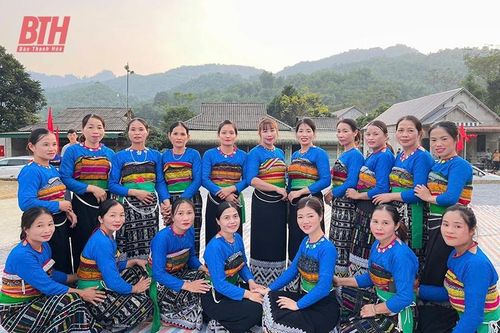 Khi việc bảo tồn trang phục truyền thống được đưa vào công sở