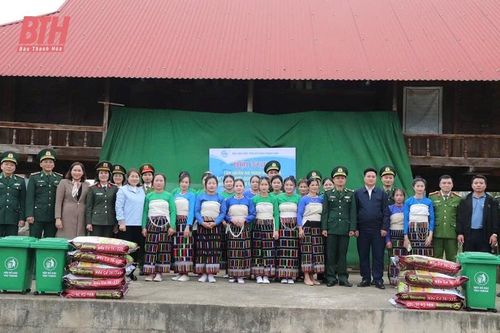 Phối hợp thực hiện mô hình 'Bản sáng vùng biên'