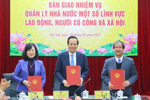 Ba Bộ trưởng bàn giao nhiệm vụ quản lý Nhà nước về lao động và giáo dục