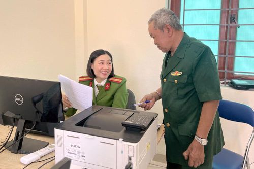 Những nữ công an bám cơ sở