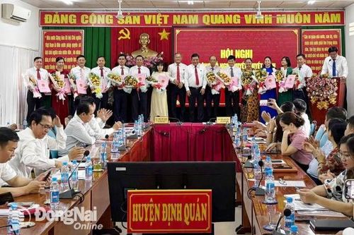 Huyện Định Quán công bố các quyết định về công tác cán bộ sau sắp xếp bộ máy