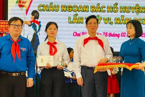 Chư Păh: Tuyên dương 81 gương 'Cháu ngoan Bác Hồ'
