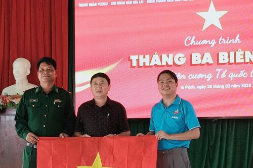 Ấm áp chương trình 'Tháng ba biên giới' tại xã Ia Púch