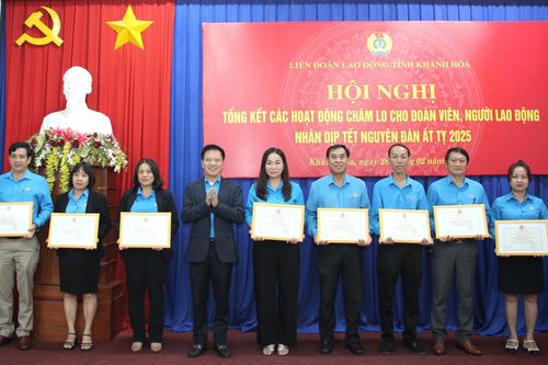 Liên đoàn Lao động tỉnh: Khen thưởng 36 tập thể, cá nhân trong hoạt động chăm lo Tết cho đoàn viên, người lao động