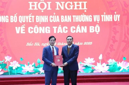 Công bố quyết định của Ban Thường vụ Tỉnh ủy về công tác cán bộ tại huyện Bắc Hà